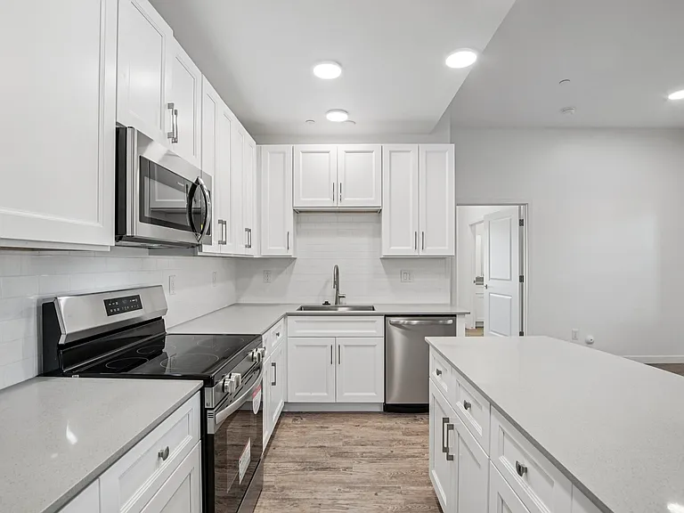 Williams Court — Photo 9