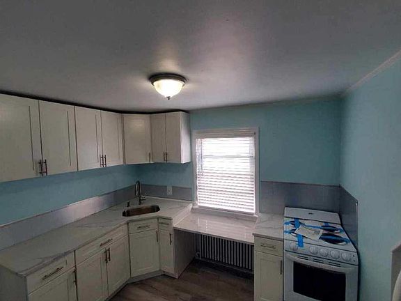 2nd image of 1070 Benmore Ave