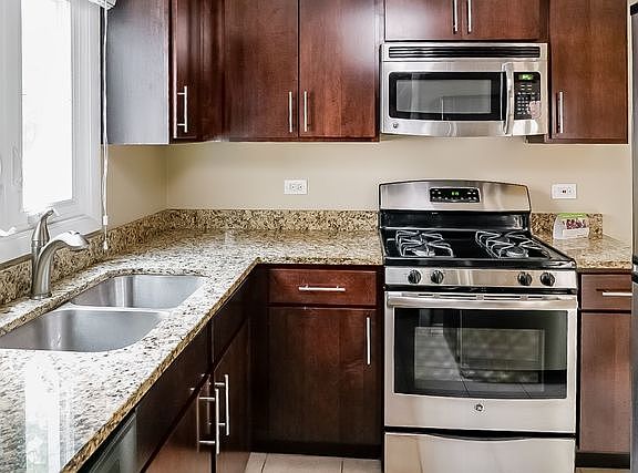 3rd image of 901 E Olive St