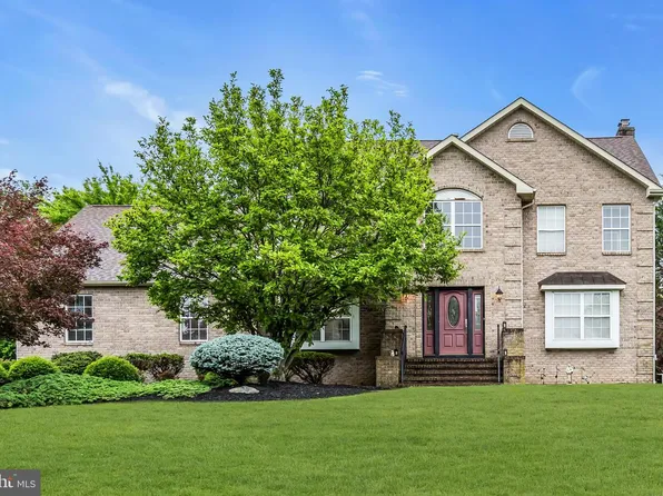 2 Tanager Ln, Robbinsville, NJ 08691