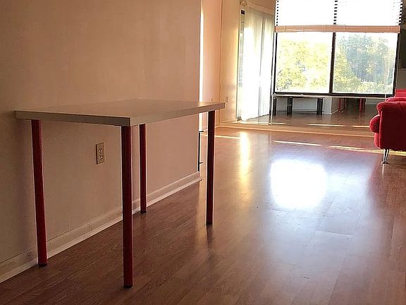 3rd image of 1600 Park Cir APT 704