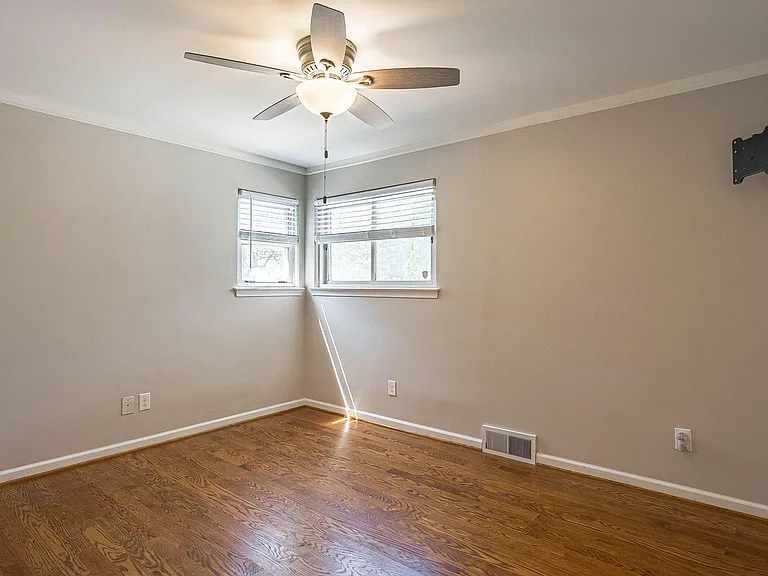 Sherwood Ct — Photo 20