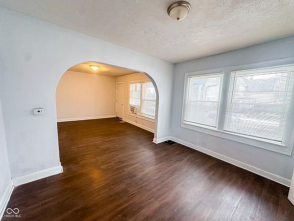 5th image of 3702 N Kenwood Ave
