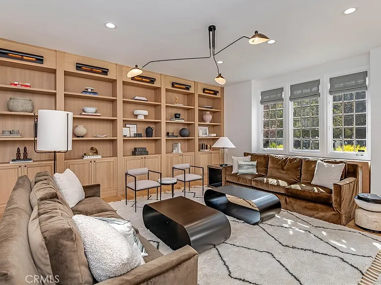 4550 Encino Ave — Photo 8