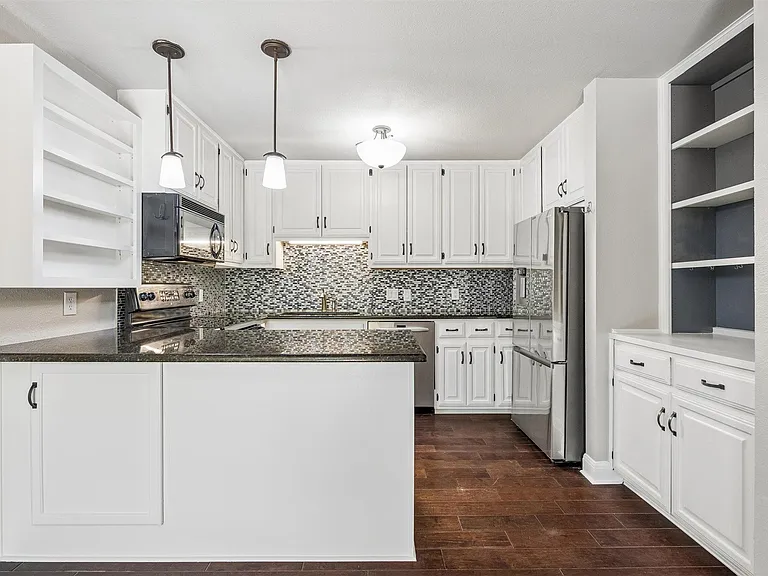 2500 Steck Ave #18 — Photo 11