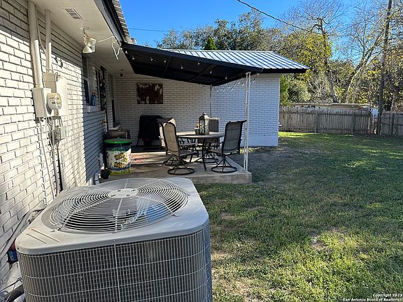 3rd image of 109 Bluebonnet Dr