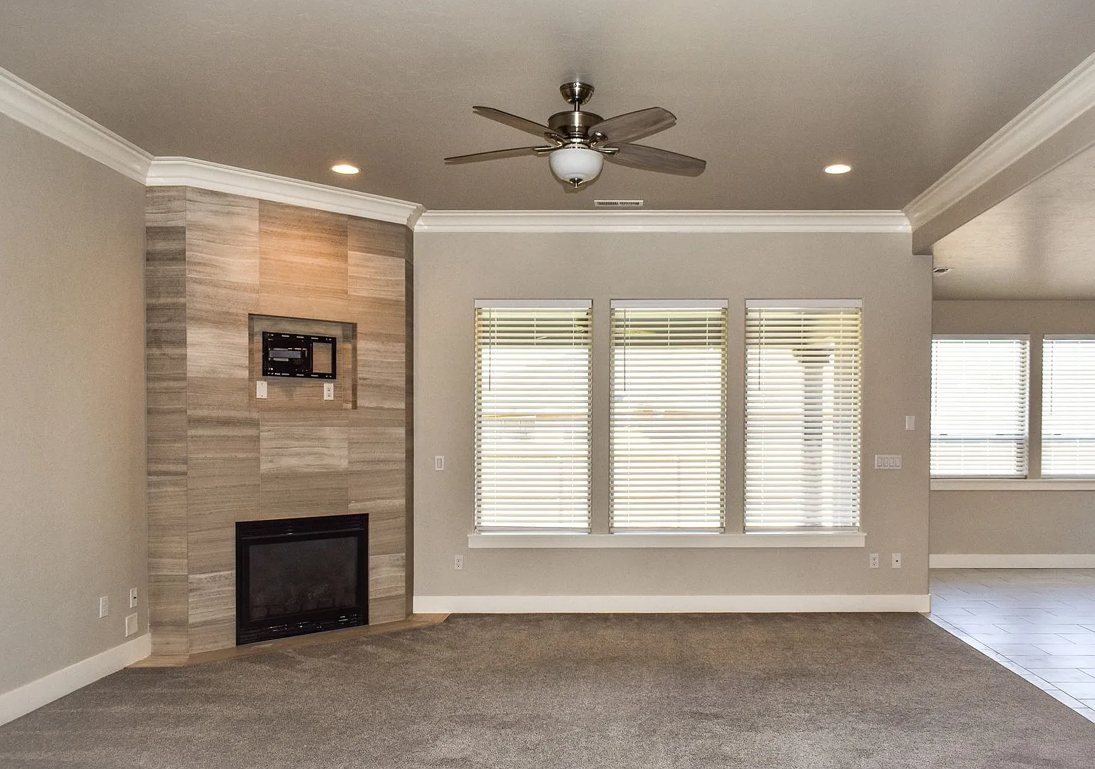 Single-Story Home in Horn Rapids Golfing Community — Photo 3