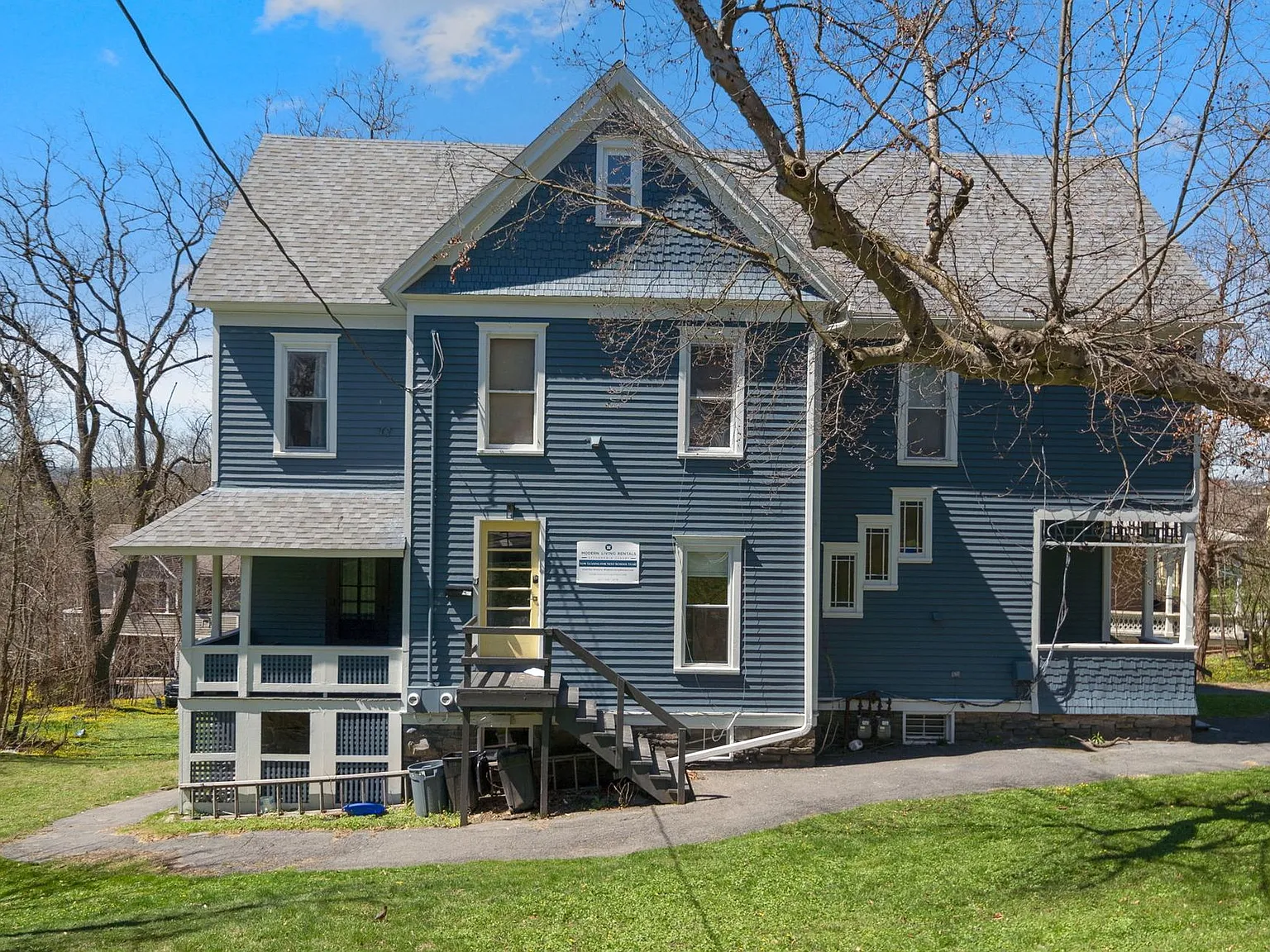 601 E State St — Photo 3