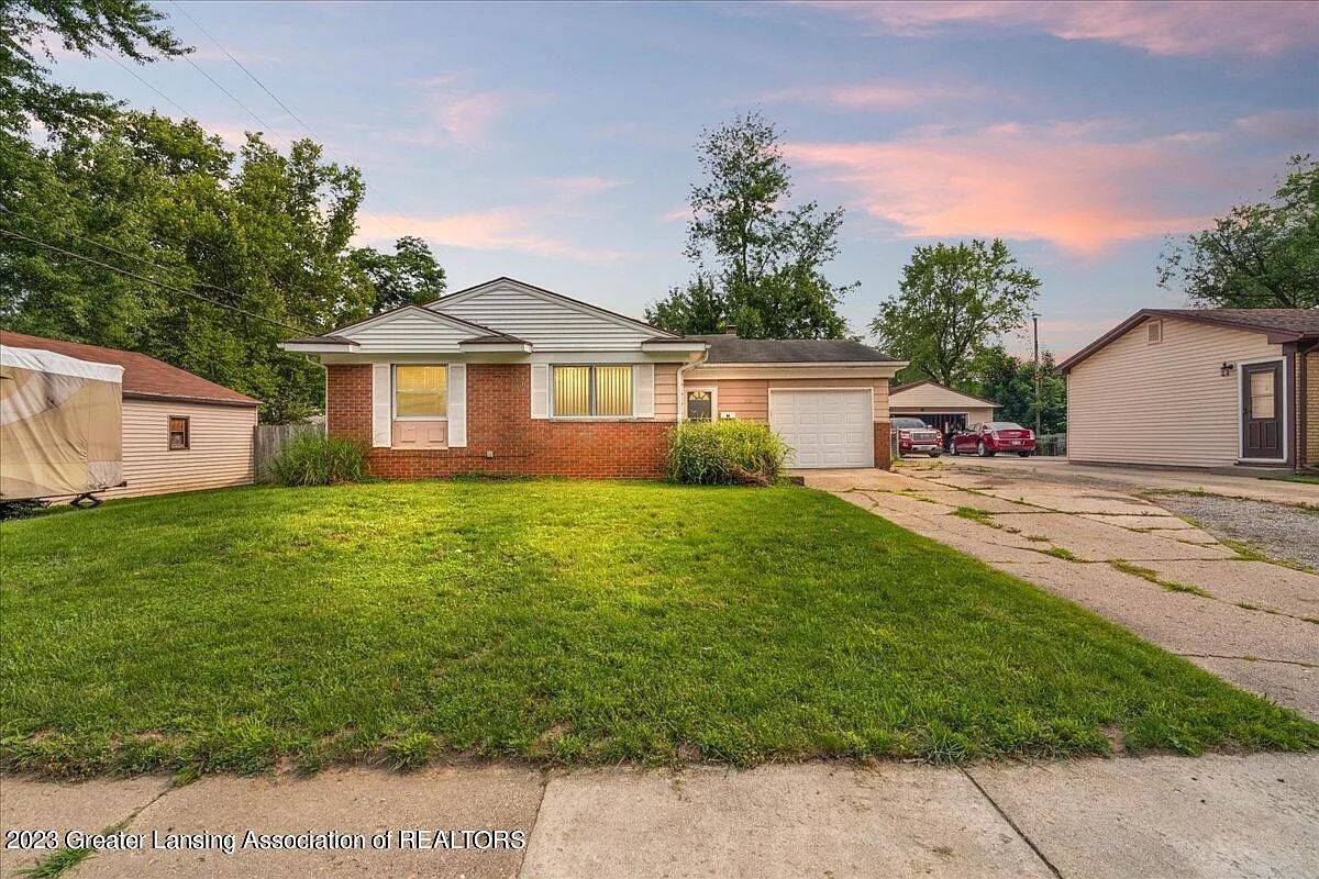 3131 Karen St photo 1