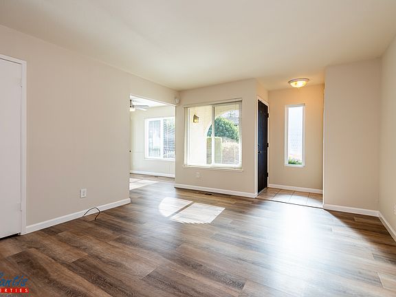 3rd image of 1530 Brookvale Dr APT 1