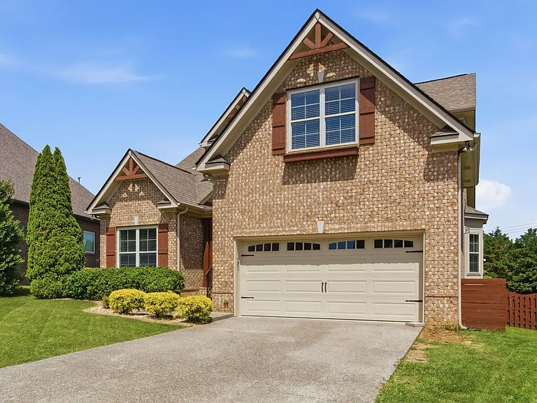 1033 Belcor Dr — Photo 14