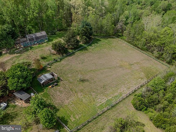 3rd image of 516 Apple Grove Rd