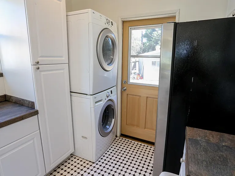 19422 Archwood St — Photo 17