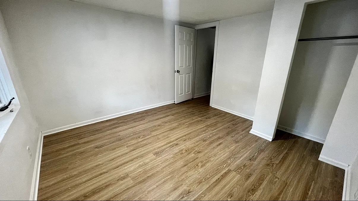 3 bed, 884 sqft, $1,400 — Photo 2