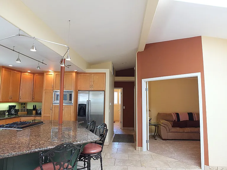 930 Taft St — Photo 14