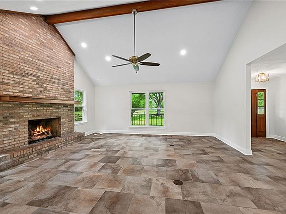 3rd image of 315 Stonehill Rd