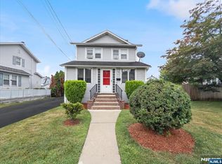 14 Magnolia St, Bergenfield, NJ 07621