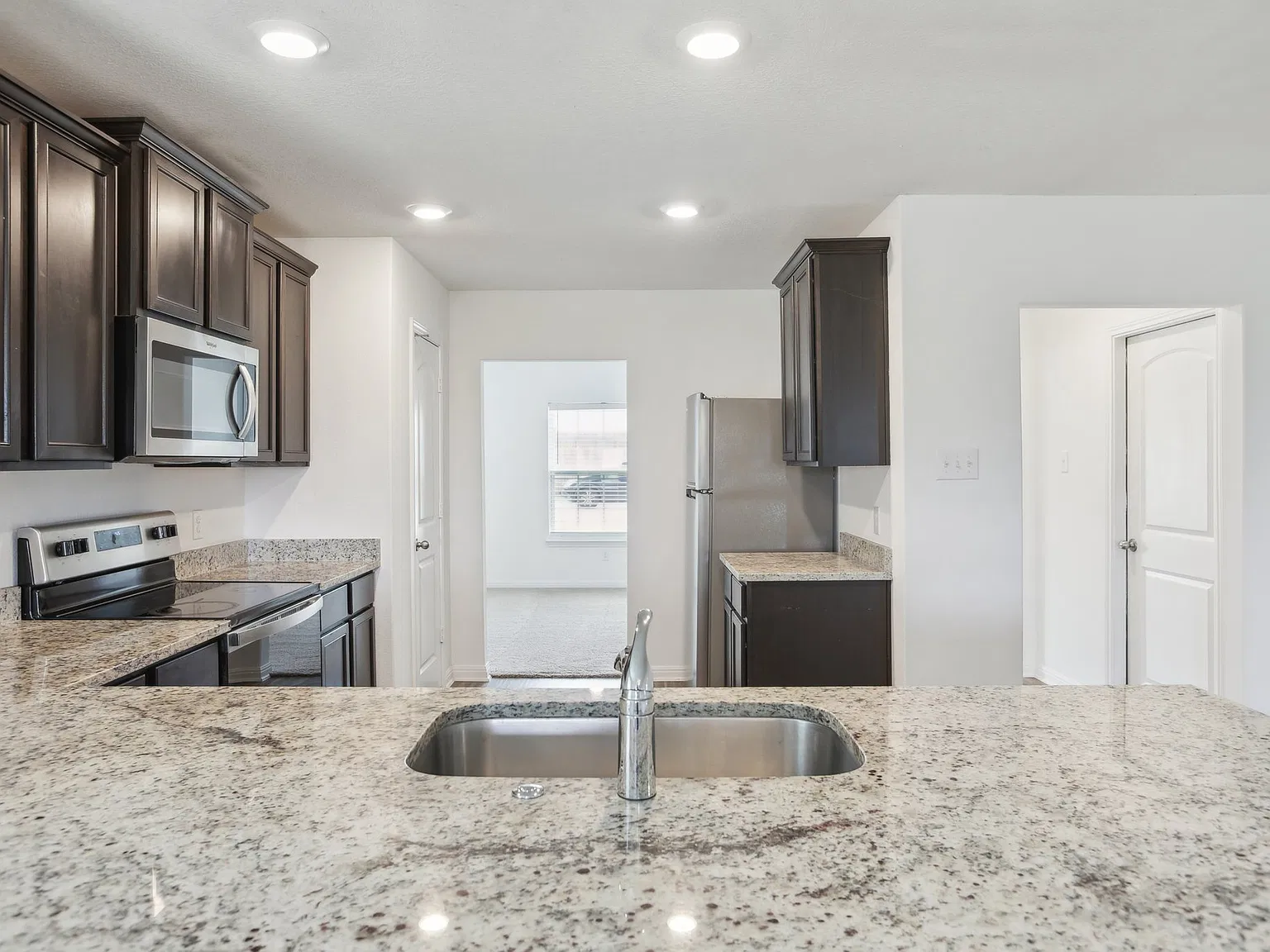 3 bed, 1525 sqft, $1,550 — Photo 2