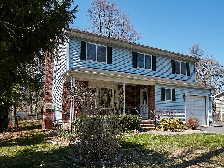 34 Berrien Ave — Photo 3