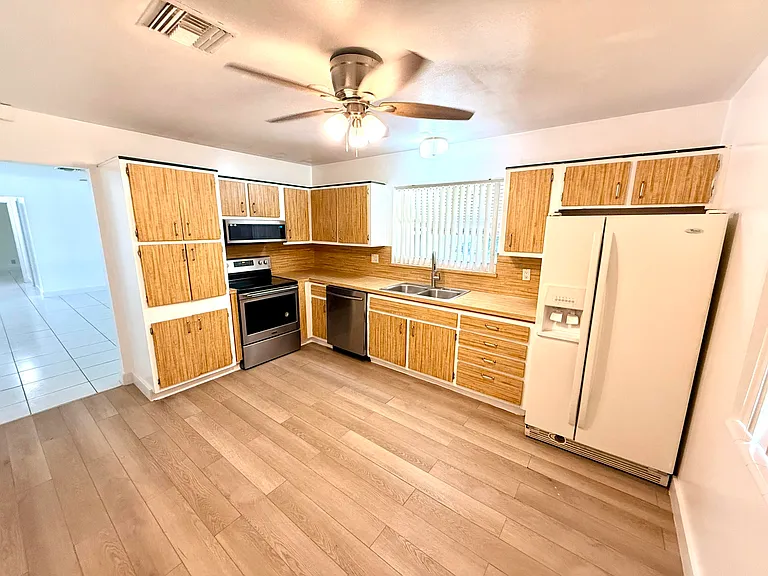 118 SE 10th Ct — Photo 8