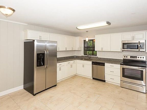 4th image of 644 Lorraine Cir