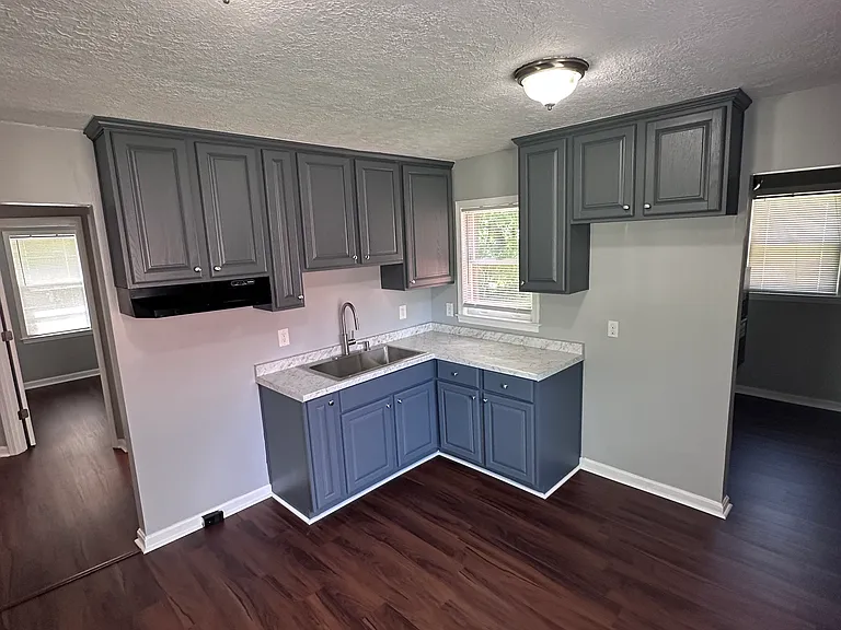 4926 Daleray Dr — Photo 5