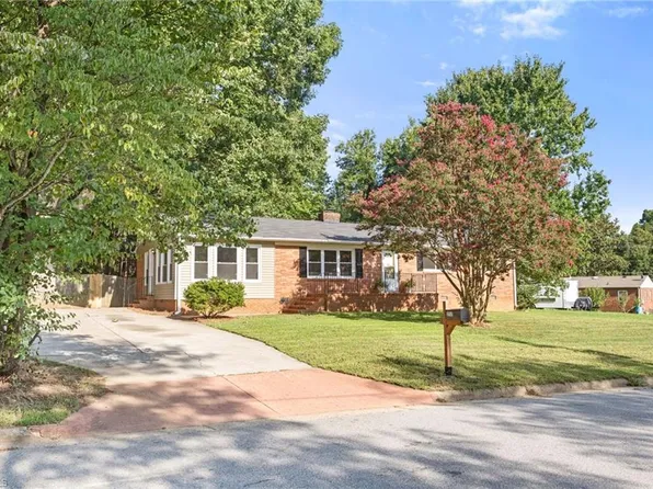 2717 Denise Dr, Greensboro, NC 27407