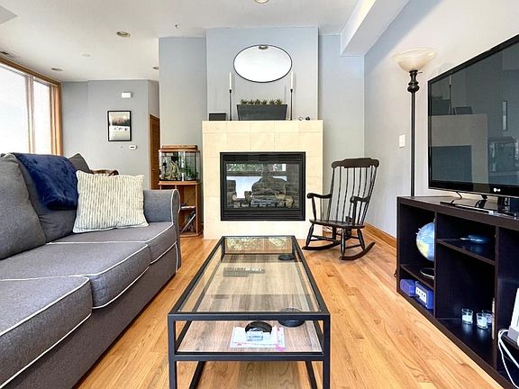 2nd image of 1455 W Cortez St #2B