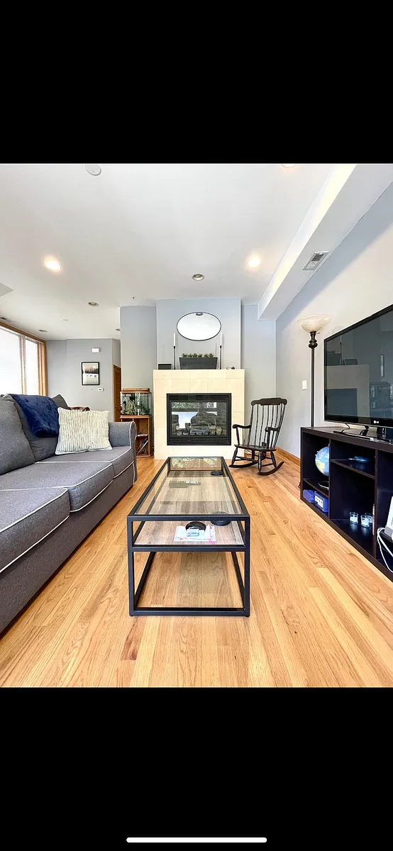 Building Photo - 1455 W Cortez St #2B