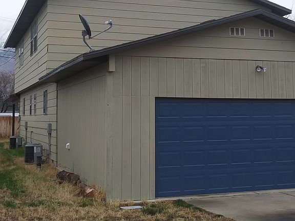 back and garage on 920 side