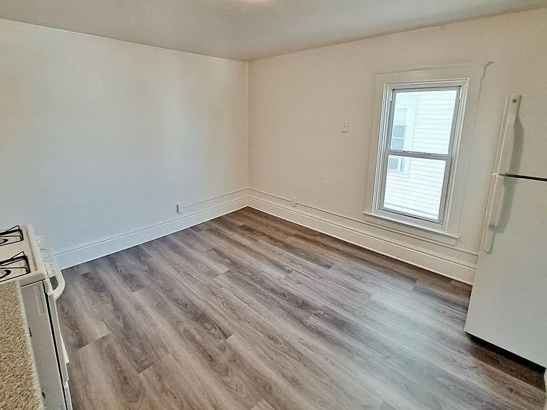 118 S Franklin St — Photo 22