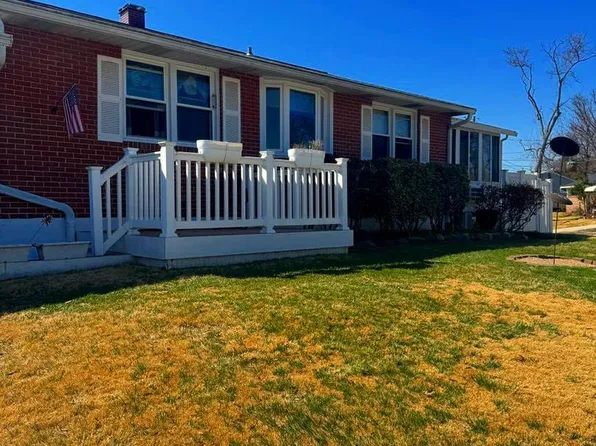 1200 Whitman Dr, Glen Burnie, MD 21061