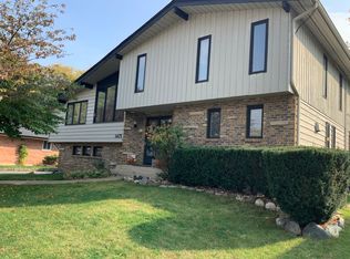 1471 Easy St, Elgin, IL 60123