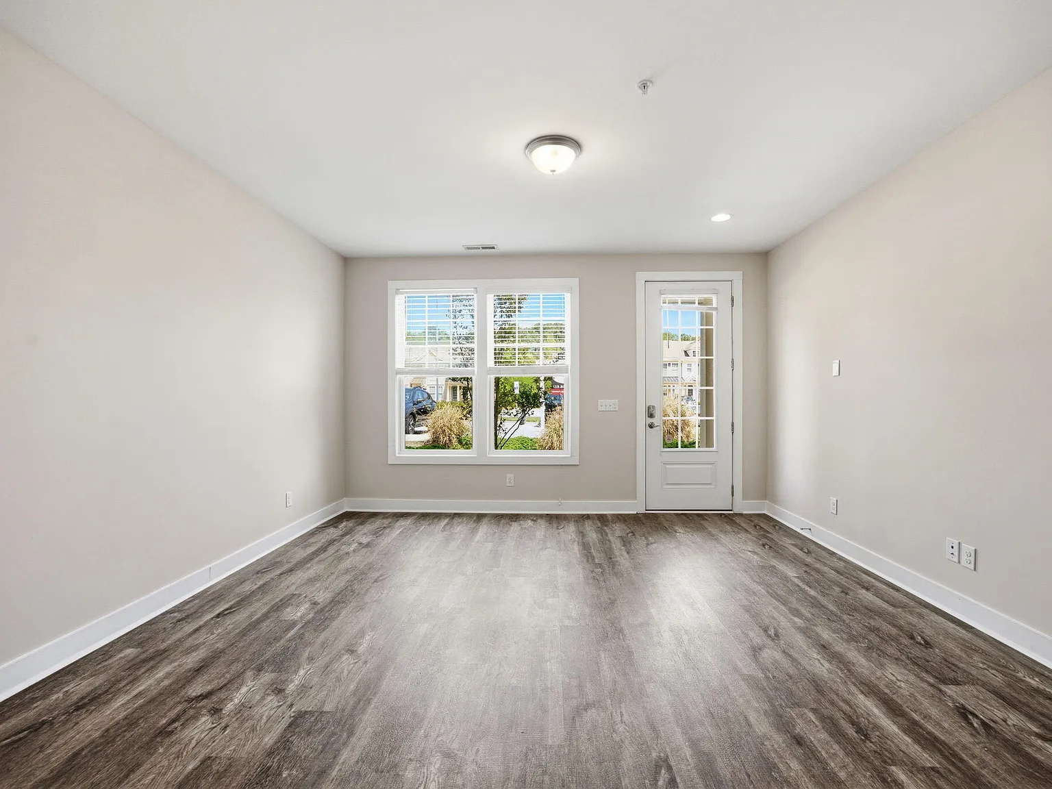 3 bed, 3.5 bath, 1950 sqft, $2,850 — Photo 4