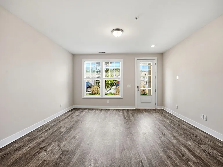 2800 Bedford Green Dr #106 — Photo 4