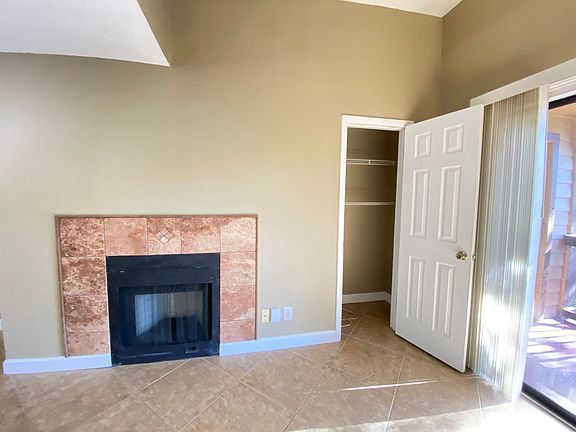 4th image of 345 Lakepointe Dr Unit 302