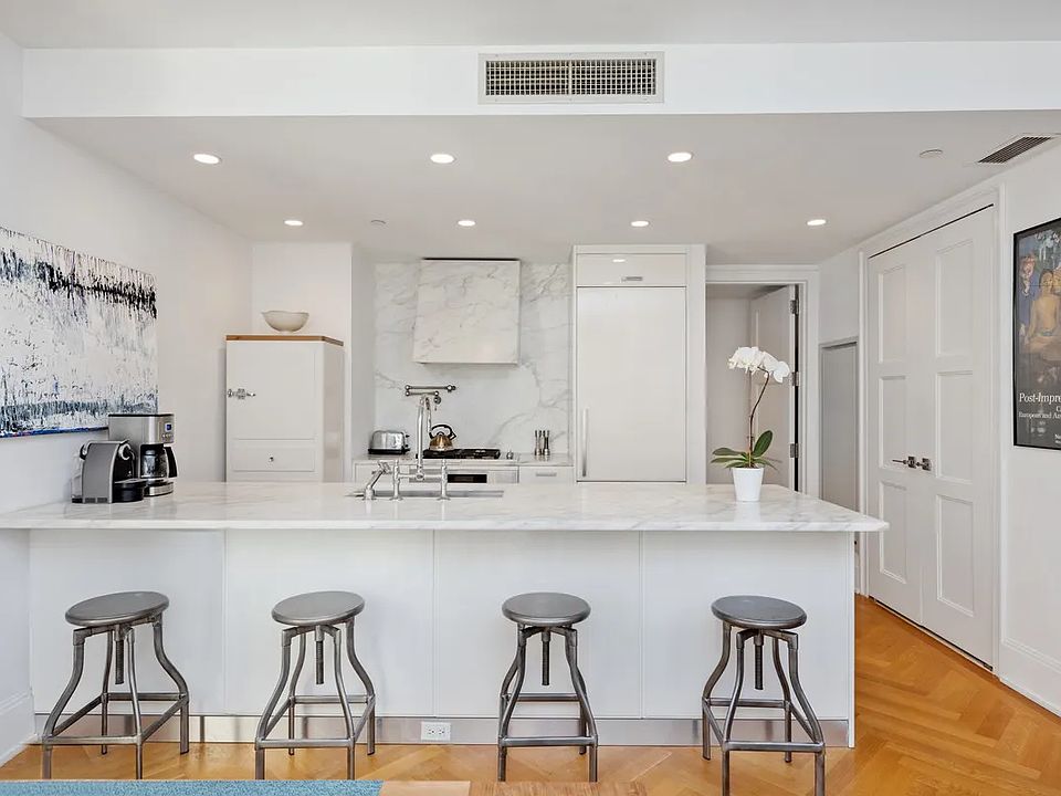 1st image of 305 E 85th St APT 4B