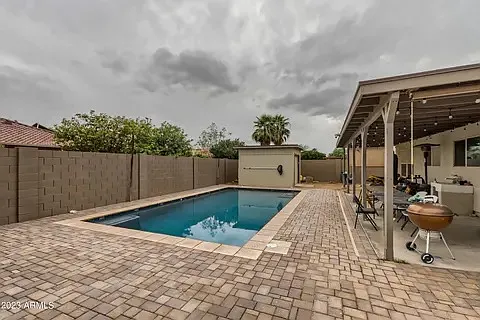 8133 W Hatcher Rd — Photo 4