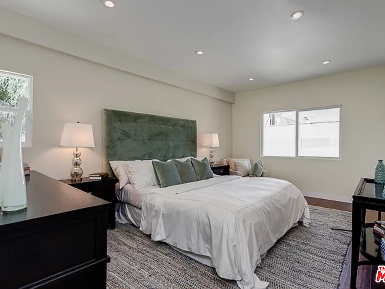 831 S Curson Ave — Photo 13