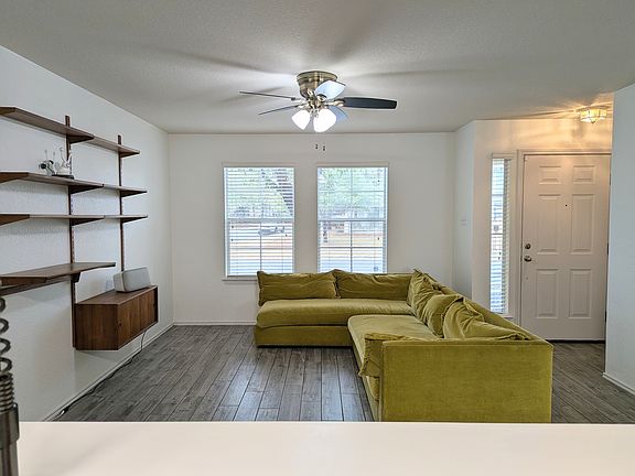 3rd image of 2403 Melissa Oaks Ln