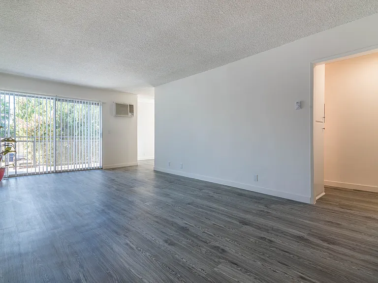 6644 & 6670 Glade Ave — Photo 14