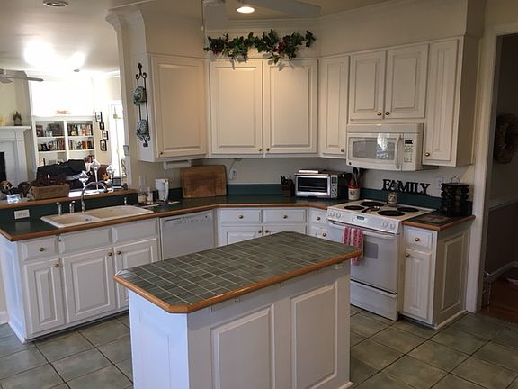 3rd image of 913 Keeling Dr