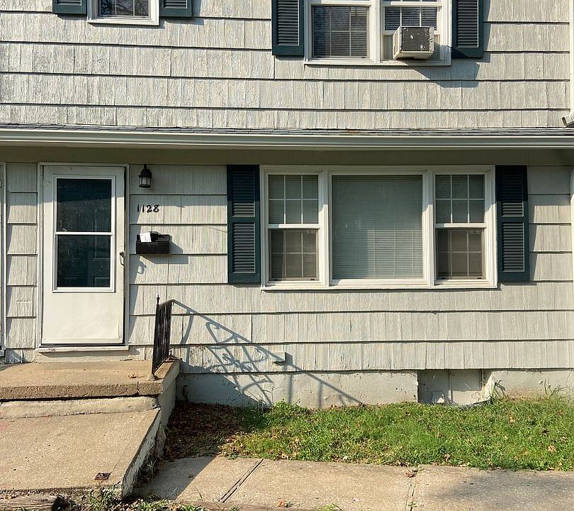 1st image of 1128 E 65th St