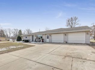 1691 View Ln, Green Bay, WI 54313