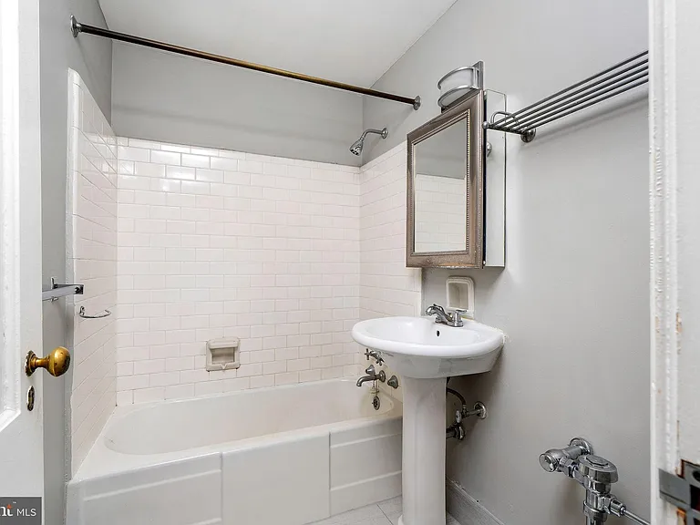 44 Nassau St #G — Photo 19
