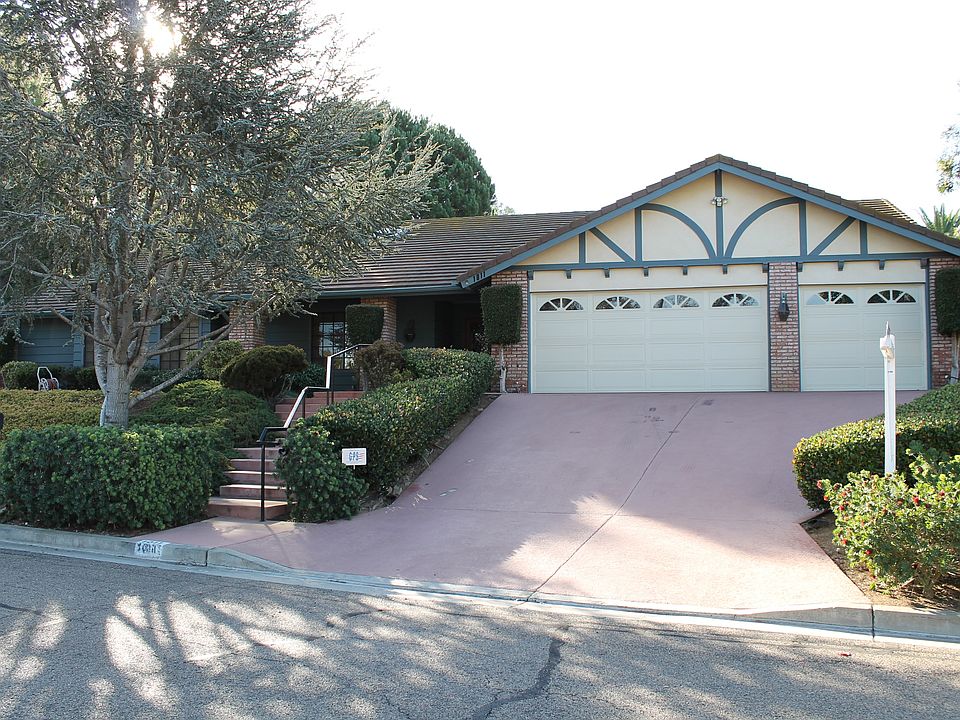 1st image of 1011 Valencia Ave