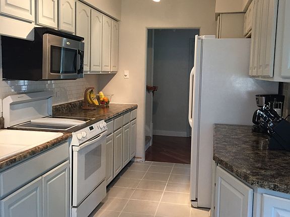 5th image of 64 Oaklawn Dr