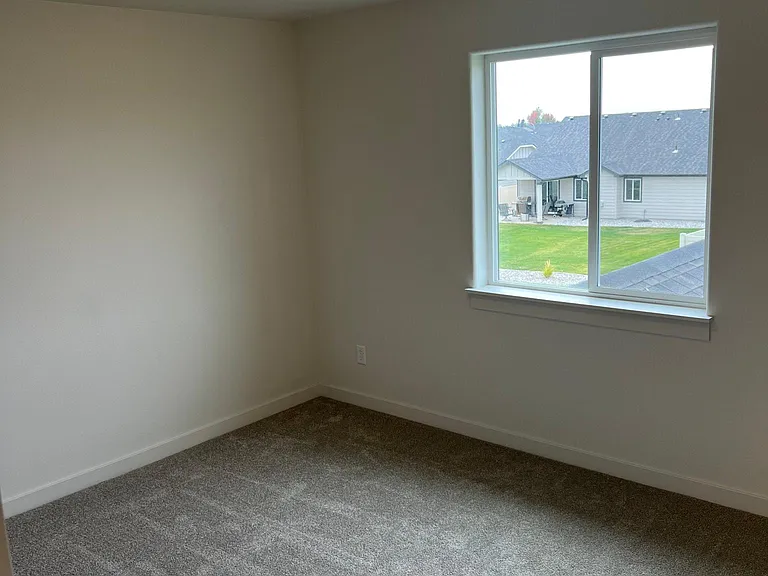 3921 Lynn St — Photo 15