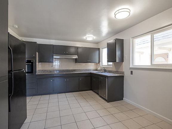 3rd image of 299 Saint Francis Blvd