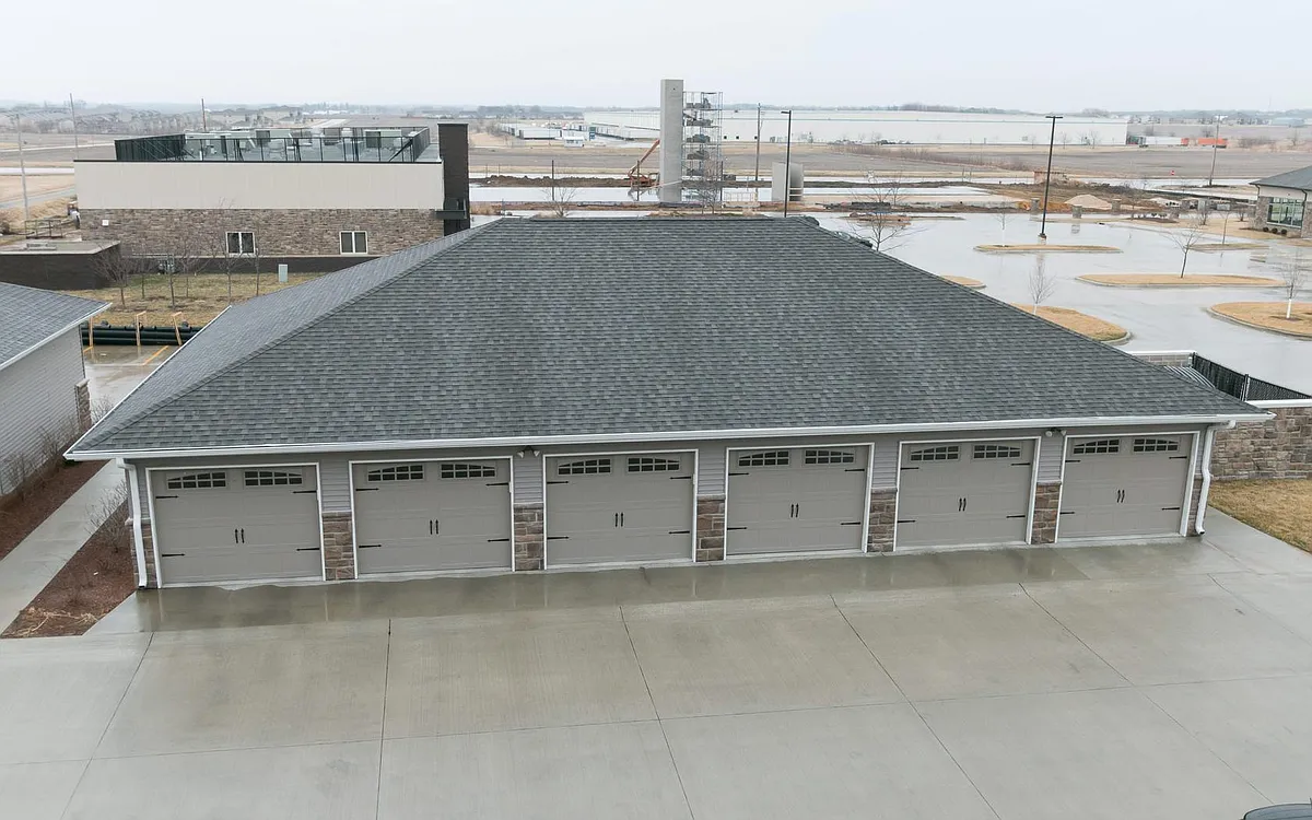 Building Photo - 1680 Lincoln Dr